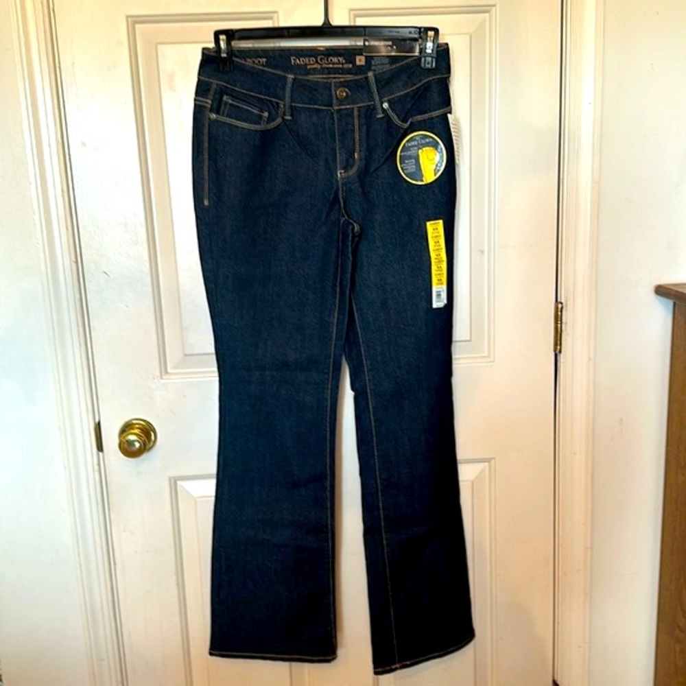 Women’s new with tags Faded Glory discontinued jeans size 6